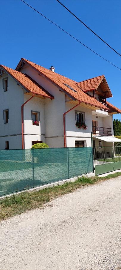 Szikszai Apartman Balatonfůzfő Extérieur photo