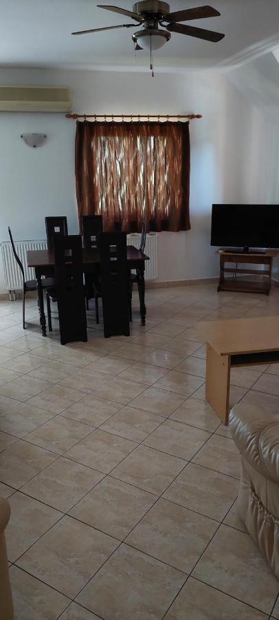Szikszai Apartman Balatonfůzfő Extérieur photo