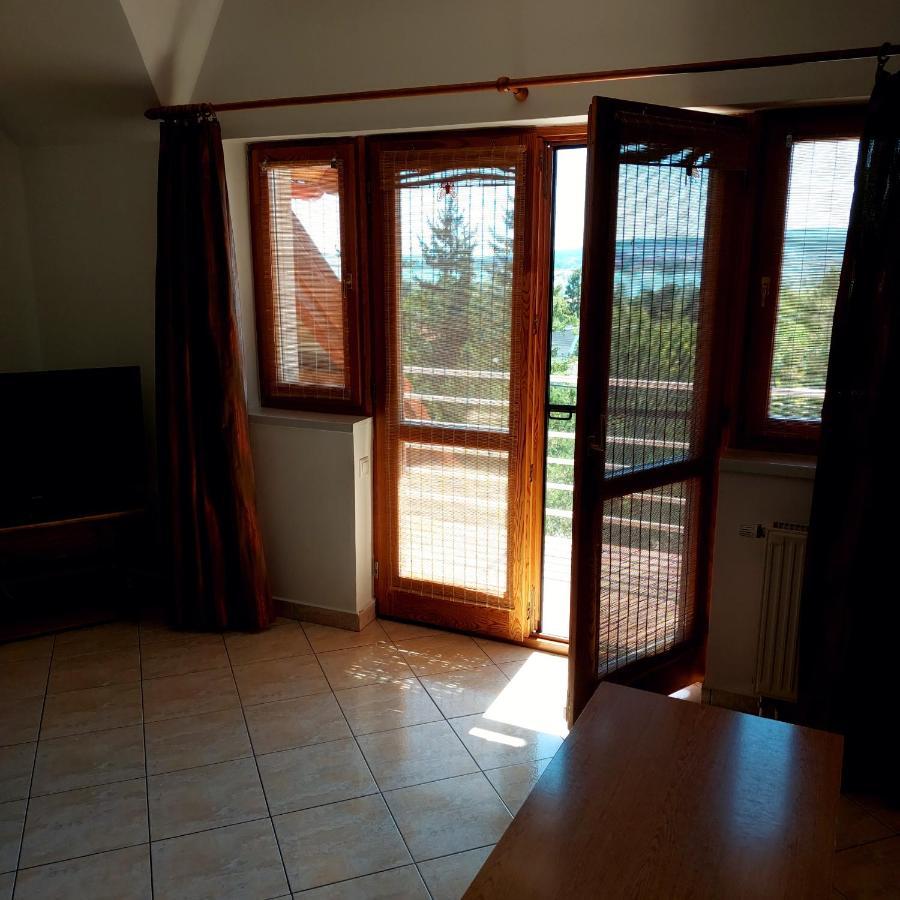 Szikszai Apartman Balatonfůzfő Extérieur photo