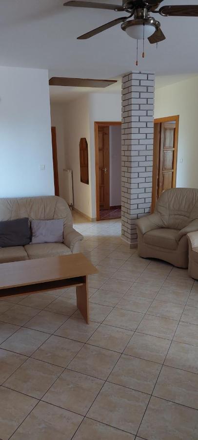 Szikszai Apartman Balatonfůzfő Extérieur photo