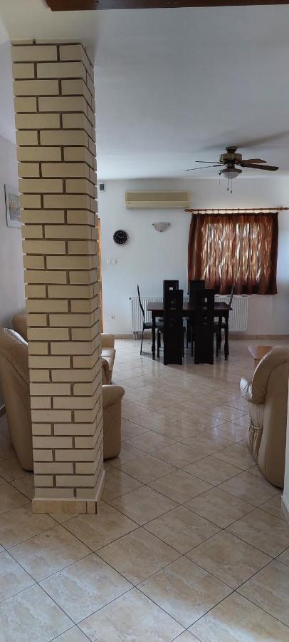 Szikszai Apartman Balatonfůzfő Extérieur photo