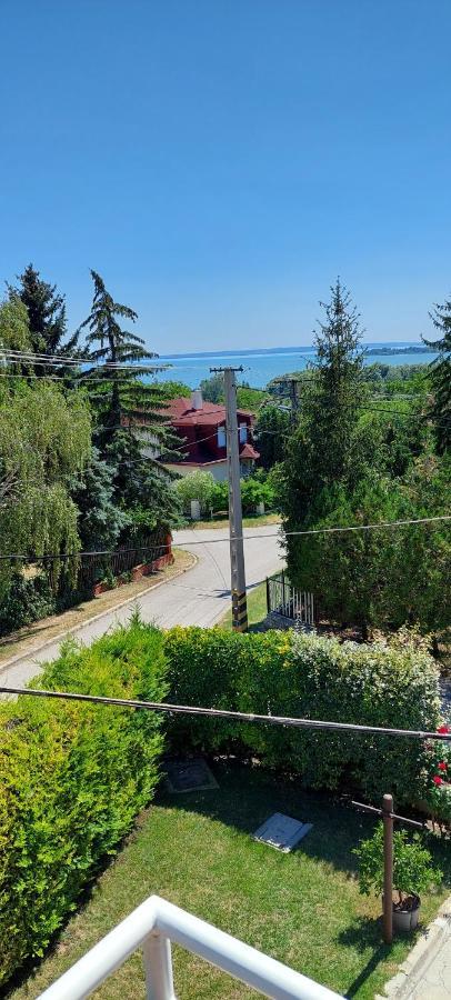 Szikszai Apartman Balatonfůzfő Extérieur photo